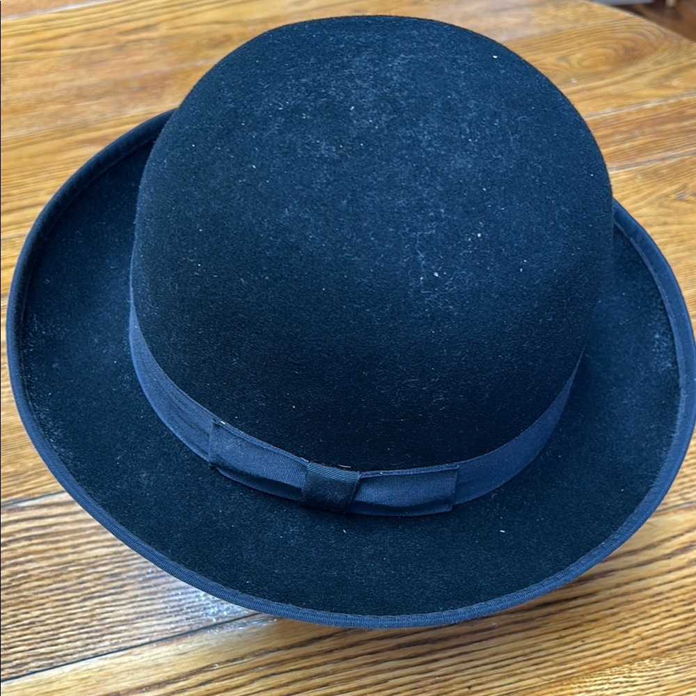 Peerless Fine Headwear Vintage Black wool Bowler Hat.  Size 7.  Great condition